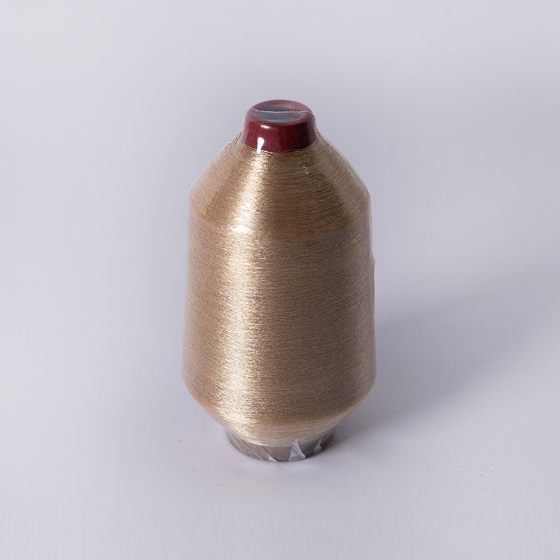 Hvordan gir metallisk brodertråd glamour og visuell innvirkning?